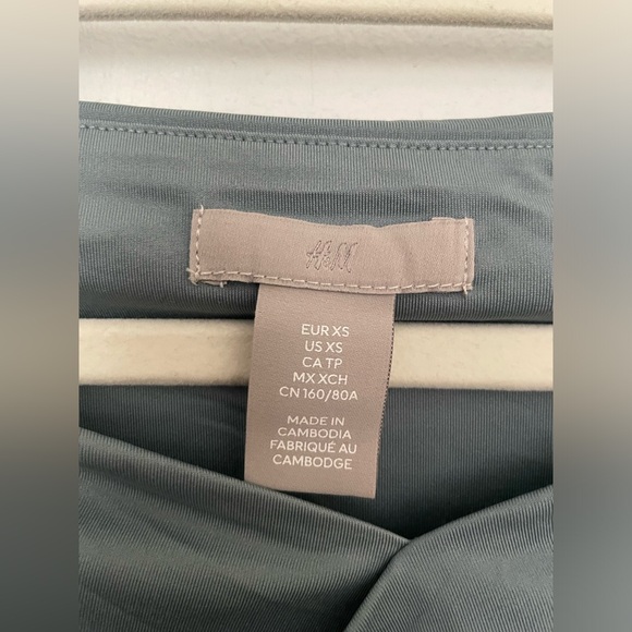 SOLD | H&M Draped Off Shoulder Bodysuit - Picture 4 of 4